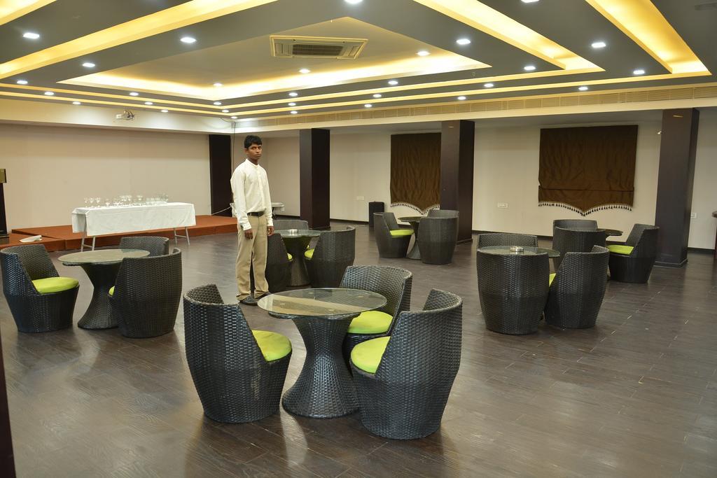 Hotel Palmyra Grand Suite Tirunelveli Buitenkant foto