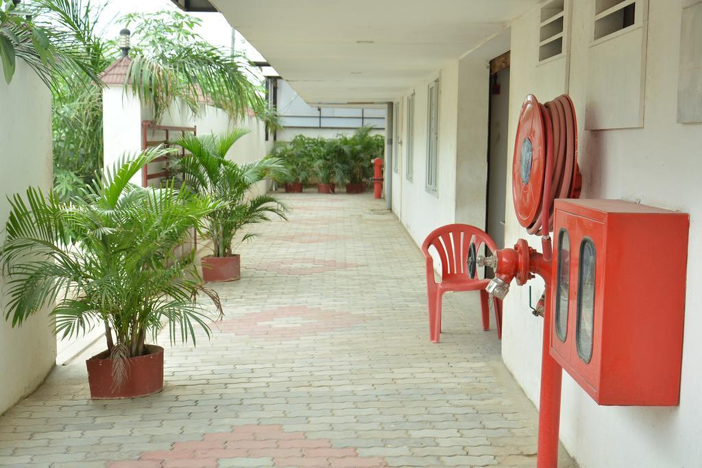 Hotel Palmyra Grand Suite Tirunelveli Buitenkant foto