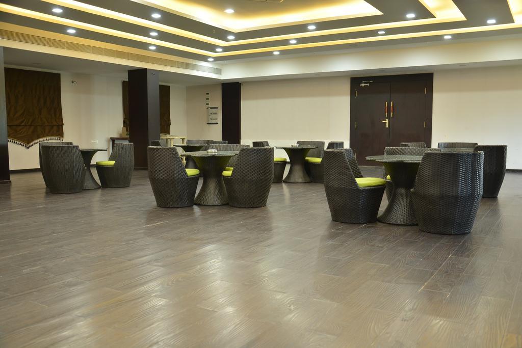 Hotel Palmyra Grand Suite Tirunelveli Buitenkant foto